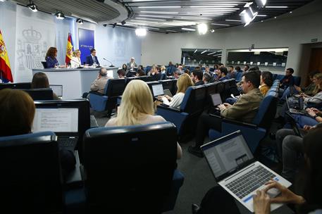 11/03/2025. Rueda de prensa tras el Consejo de Ministros: Pilar Alegría, Mónica García y Óscar López. La ministra de Sanidad, la ministra de...